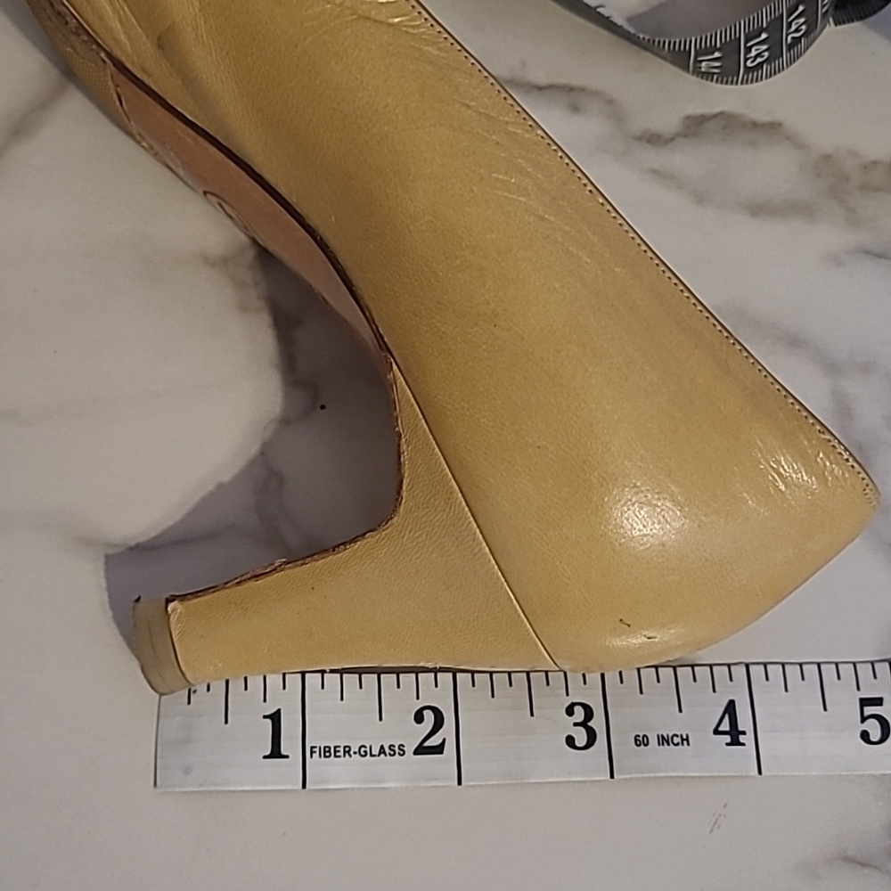 Chanel Vintage 1980's Golden Yellow Leather Pointed Toe Pumps Heels Wmn 6 - Picture 10 of 16
